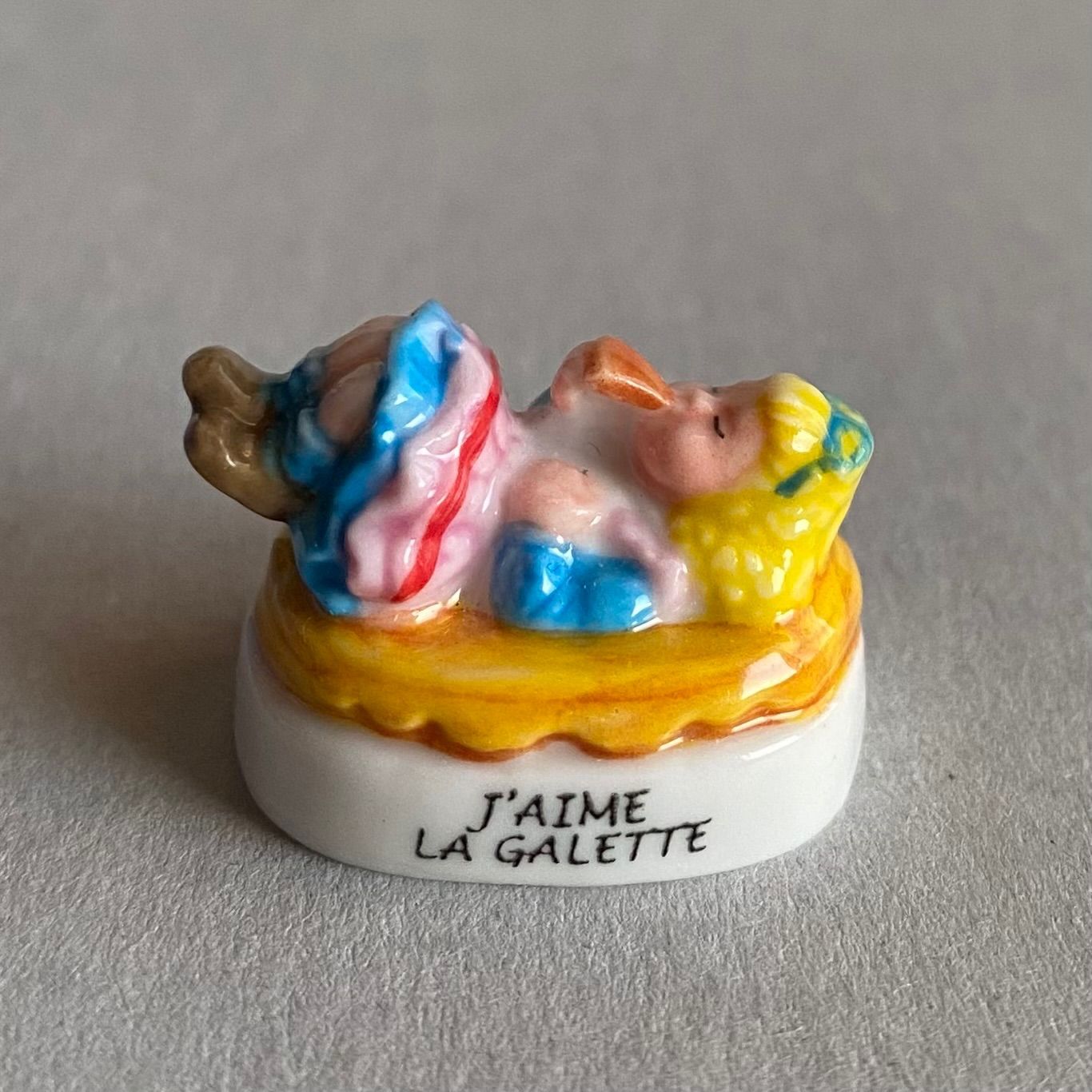 ガレットが大好きのフェーブ／童謡／フランス雑貨／陶器ミニチュア