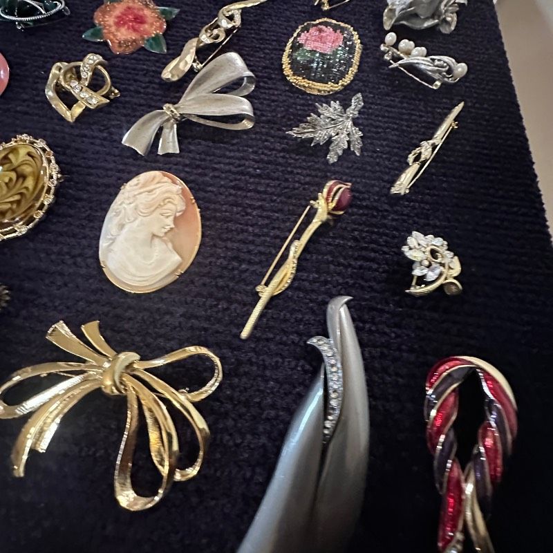 【vintage】ブローチ　120点以上　大量　まとめ売り　セット vintage】ブローチ 120点以上 大量 まとめ売り セット - メルカリ