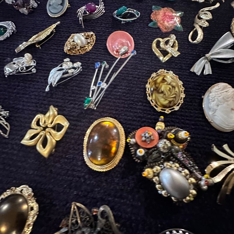 【vintage】ブローチ　200点　大量　まとめ売り vintage】ブローチ200点大量まとめ売り
