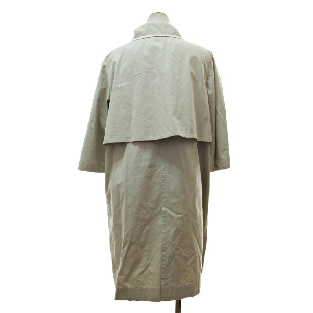 FOXEY ピンクベージュ ダブルブレストコート 40 FOXEY COAT COLLECTION 2024 . メタルフレームのくるみボタンが