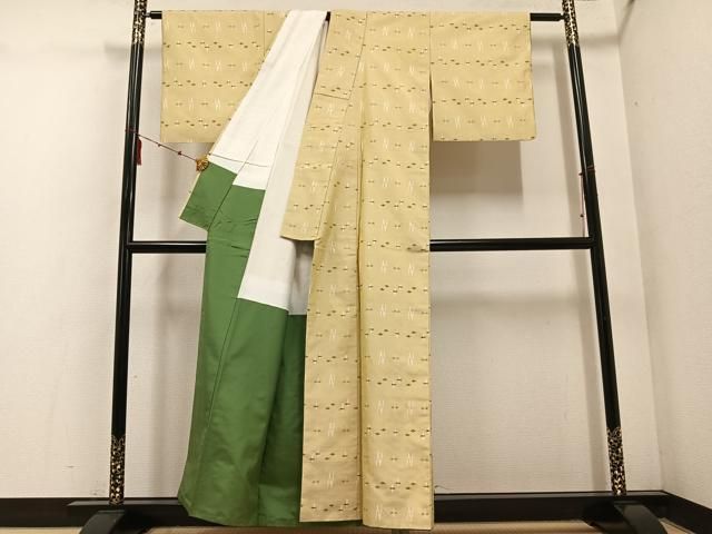 平和屋着物●本場琉球絣　紬　正絹　逸品　AAAW5226br 平和屋着物▽本場琉球絣 紬 正絹 逸品 AABE8883ph - メルカリ