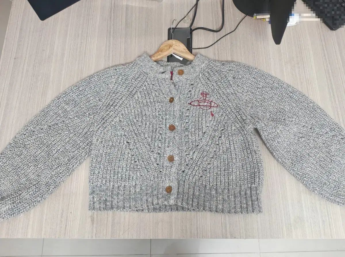 ヴィヴィアンウエストウッド ケーブル ニット カーディガン オーブ M グレー ヴィヴィアン・ウエストウッド グレー ニット カーディガン - メルカリ