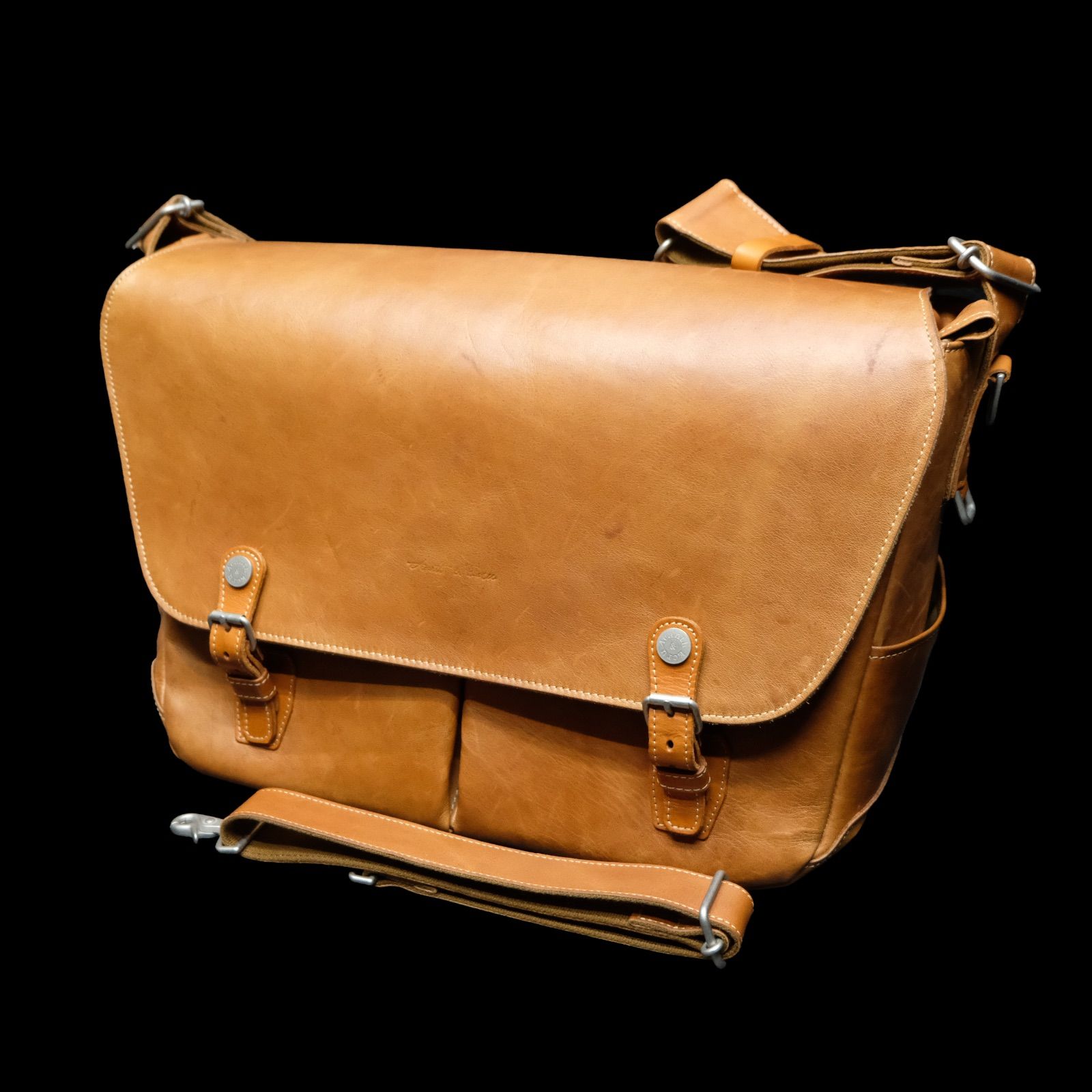 Acru ボノ 馬革 カメラバッグ ショルダーバッグ カフェオレ レザー