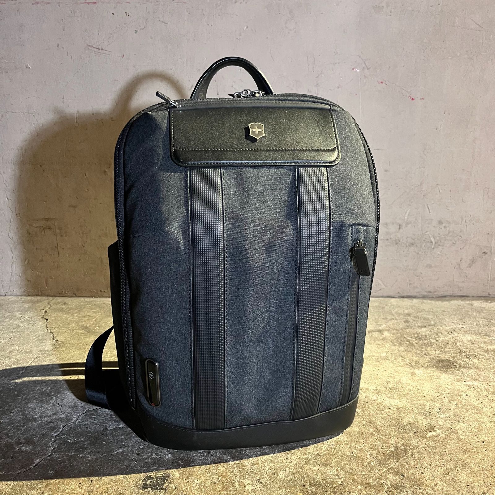 VICTORINOX Architecture Urban2 City グレー バックパック 17L 