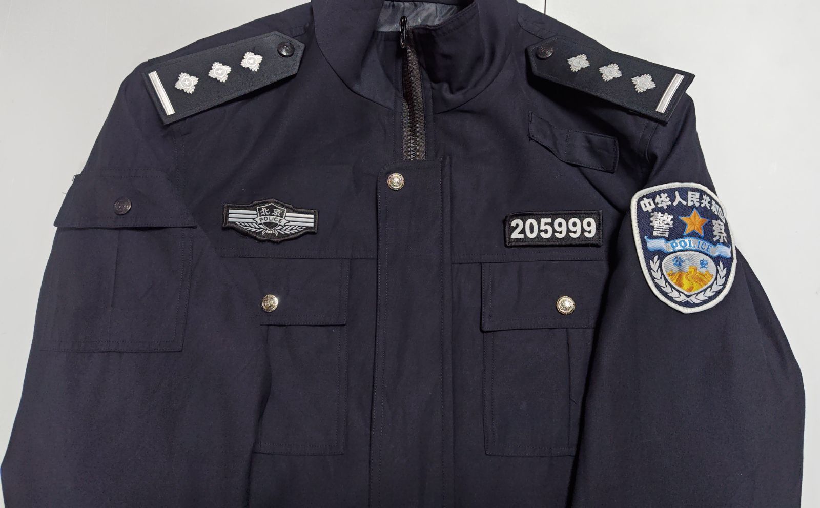 中国　警察官制服 中国人による「神奈川県警コスプレ」制服がSNSで拡散、不安を感じる人