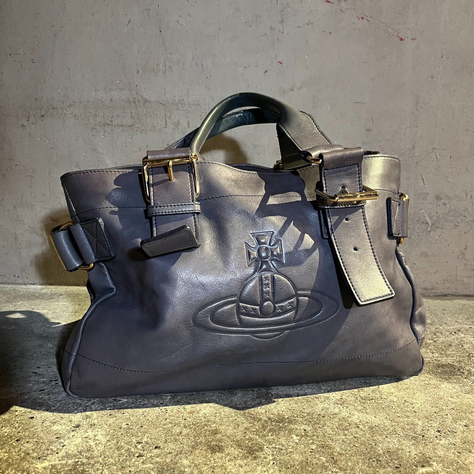 Vivienne Westwood アコードハンドバッグ オーブ型押し レザー グレー