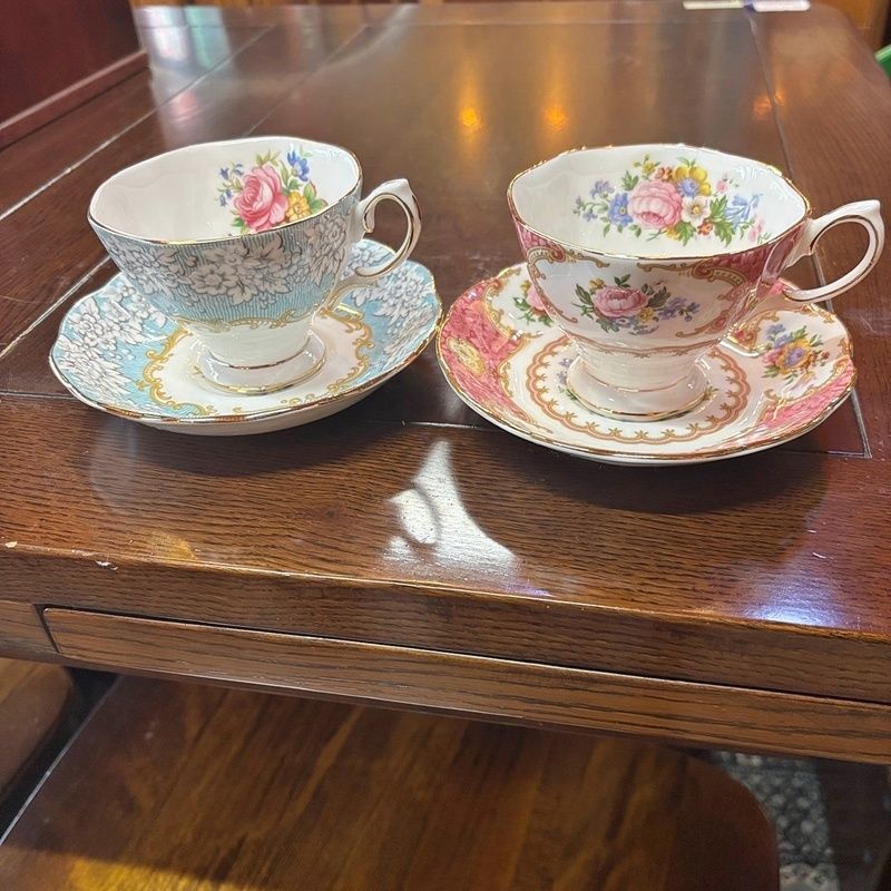 ROYAL ALBERT カップ＆ソーサー 2客セット ペア ピンク 水色 ロイヤル