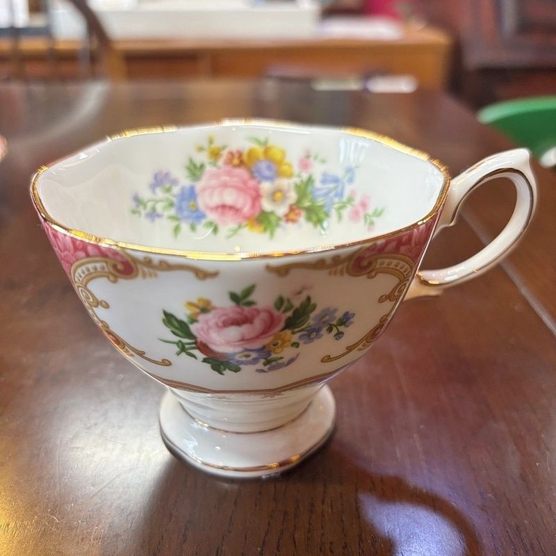 ロイヤルアルバート キャロライン カップ＆ソーサー2客とプレート ROYAL ALBERT - ロイヤルアルバート キャロライン カップ&ソーサーの