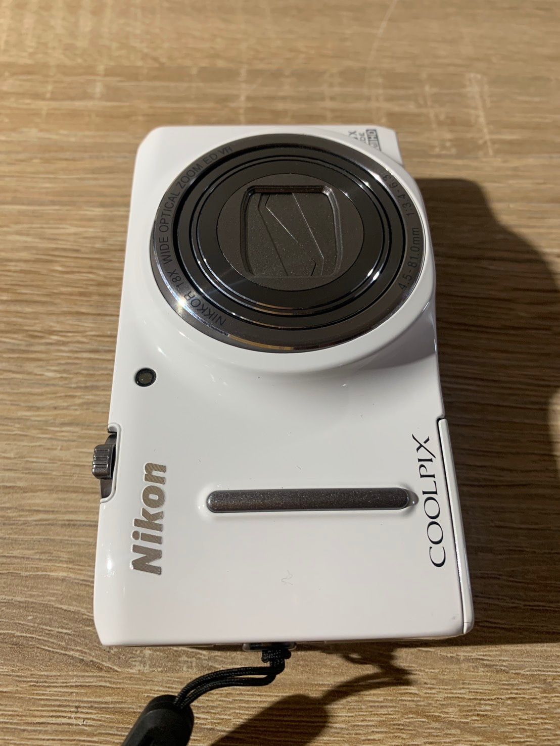 ホワイト デジカメ