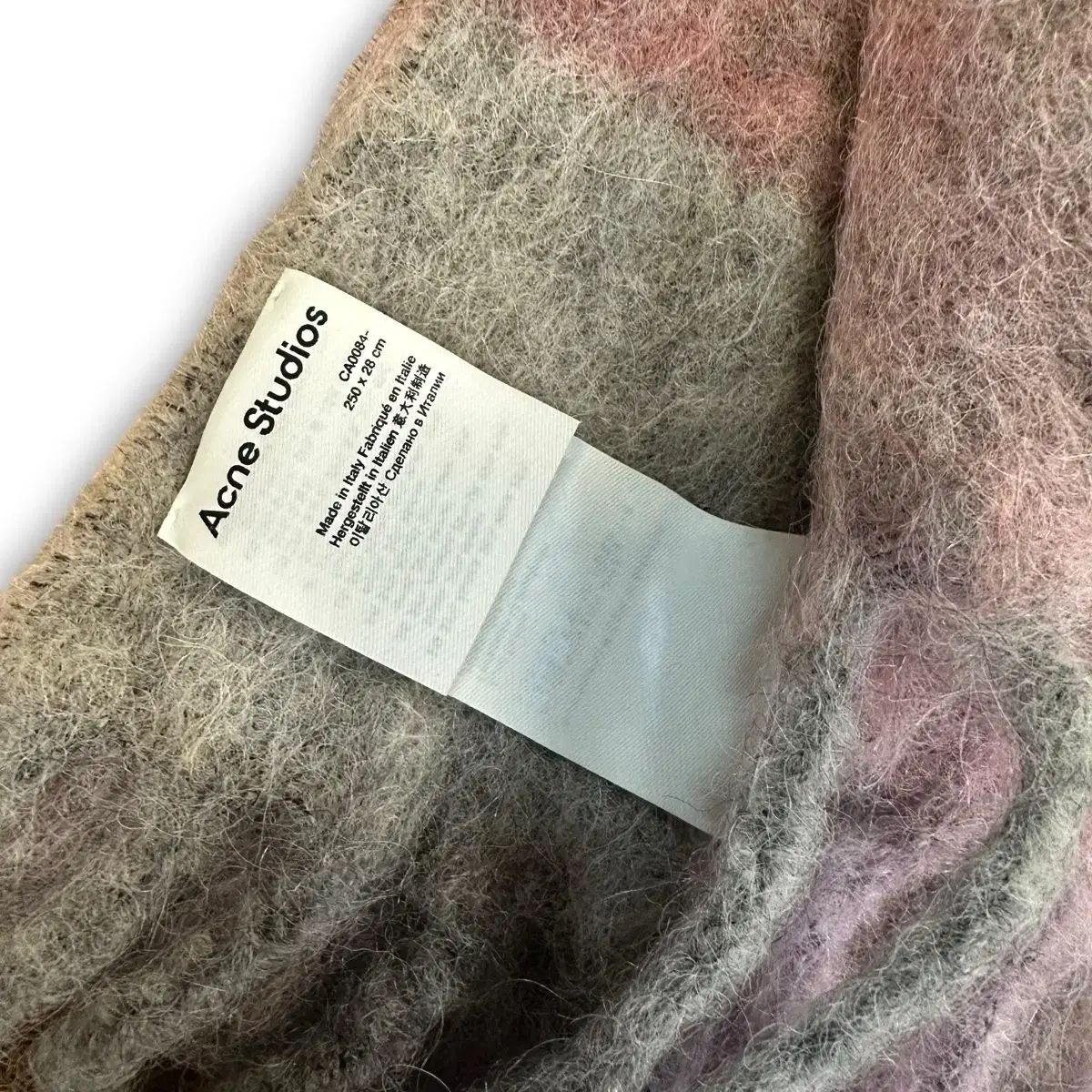 Acne Studios マルチカラーマフラー 250 x 28 cm ACNE STUDIOS】淡色マルチカラー ファジースカーフ (Acne Studios