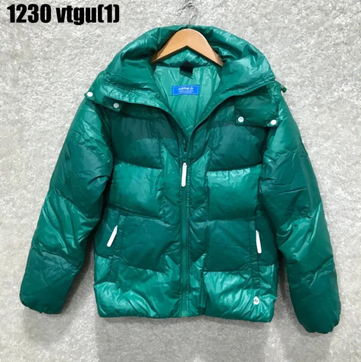 アディダス グリーン ダウン s - メルカリ