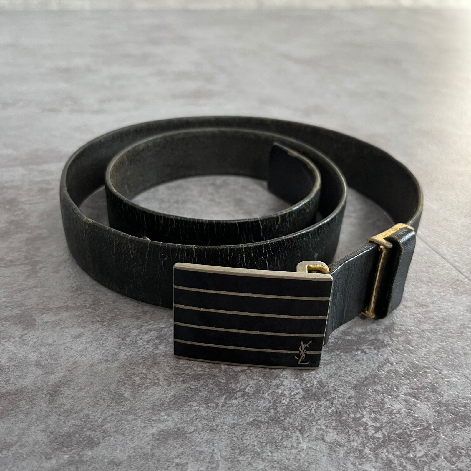 美品 イヴサンローラン YSLロゴ レザー ベルト YSL 黒レザーベルト