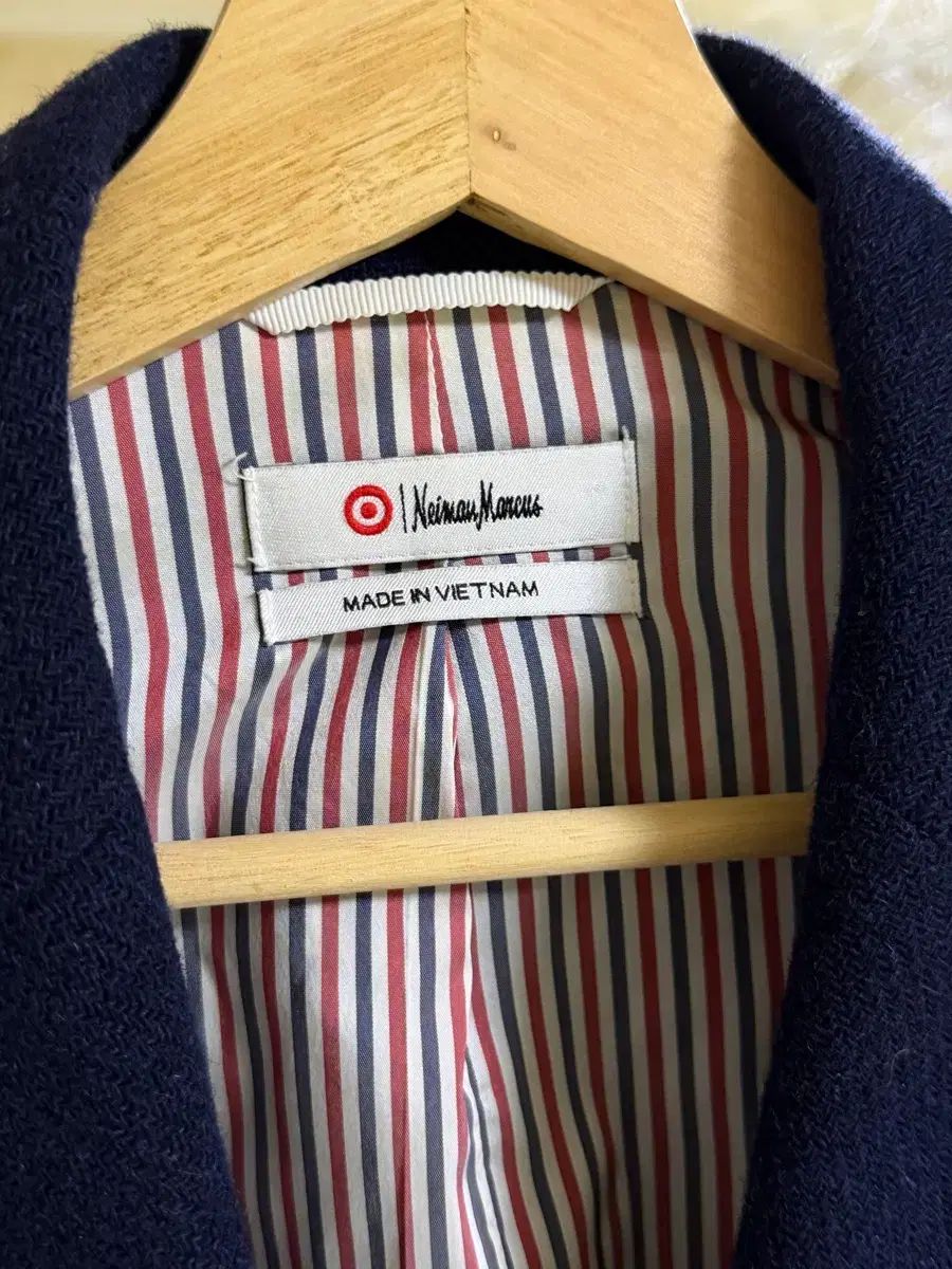 トムブラウン×ニーマンマーカスコラボパイピングジャケット トムブラウン(Thom Browne) × ニーマン・マーカスのコラボジャケット