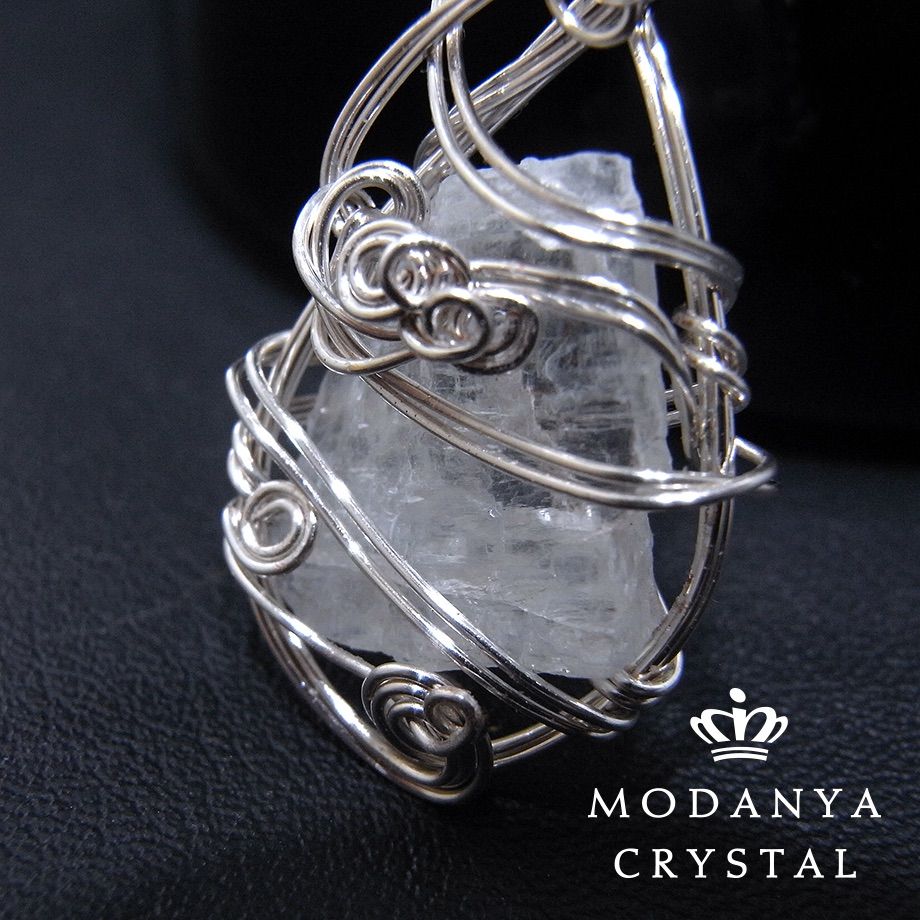 ペタライトワイヤーペンダントトップ1512（天然石） - メルカリ