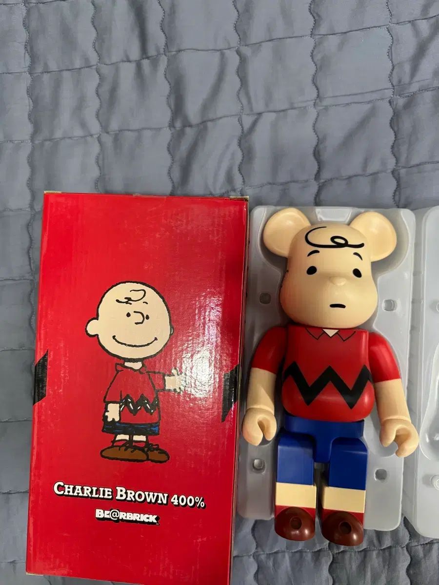 BE@RBRICK(ベアブリック) 400 チャーリー・ブラウン レッド - メルカリ