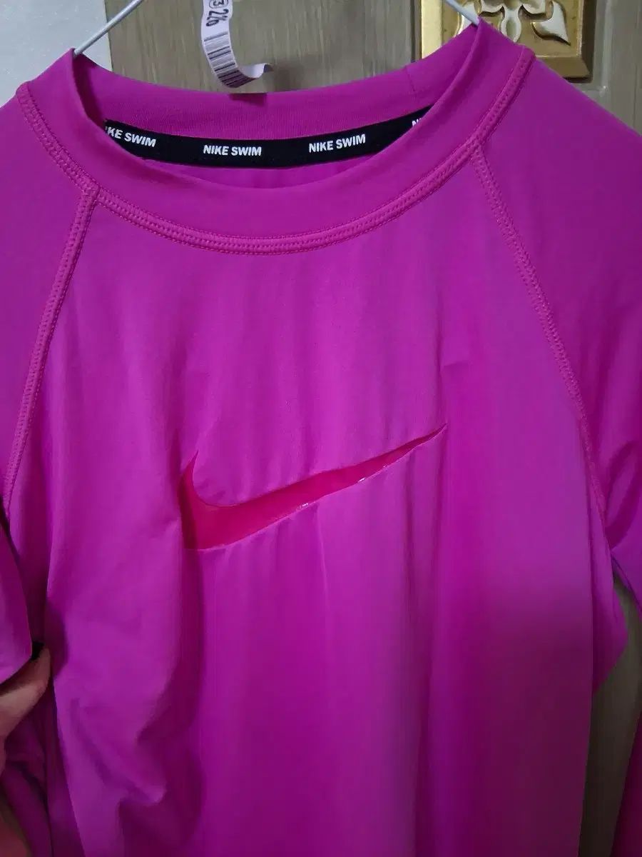 ナイキ スイム ピンク ラッシュガード 長袖