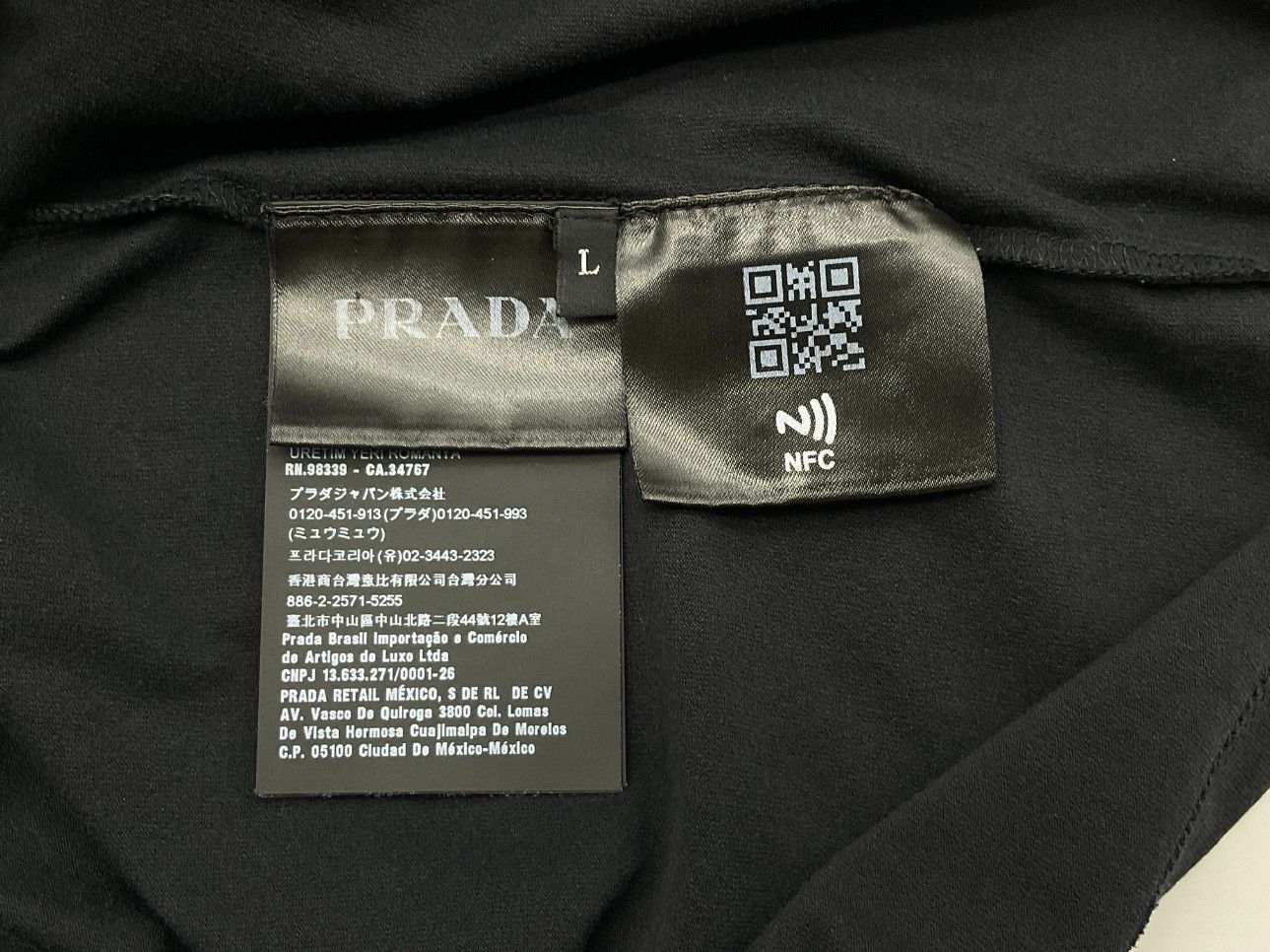 PRADA Vネックナイロンポケット Tシャツ L ブラック 【値下げ交渉歓迎 