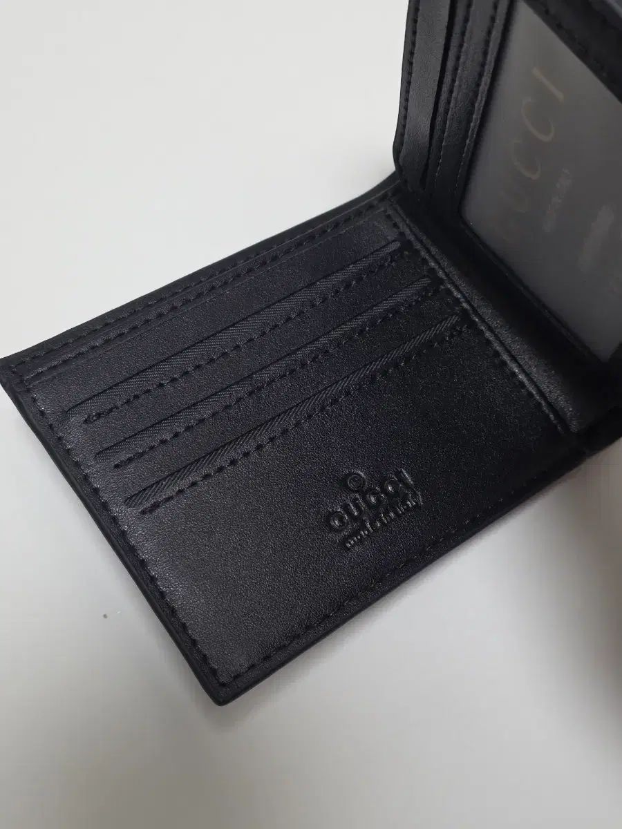 極美品✨GUCCI グッチ マイクロGG シマ 折り財布 ブラック コンパクト グッチ GUCCI GG マイクロシマ ブラック 二つ折り財布 - メルカリ