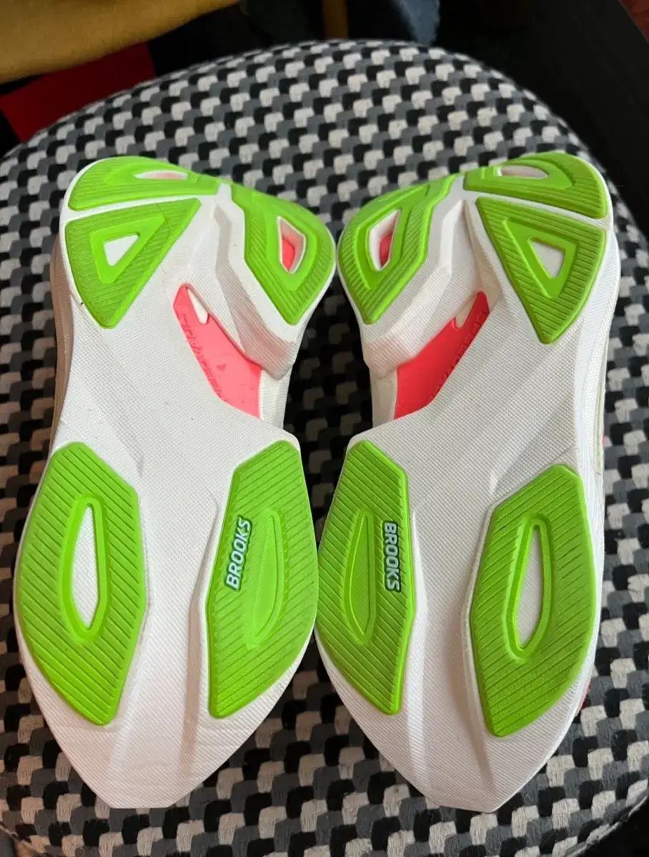 mm ランニングシューズ