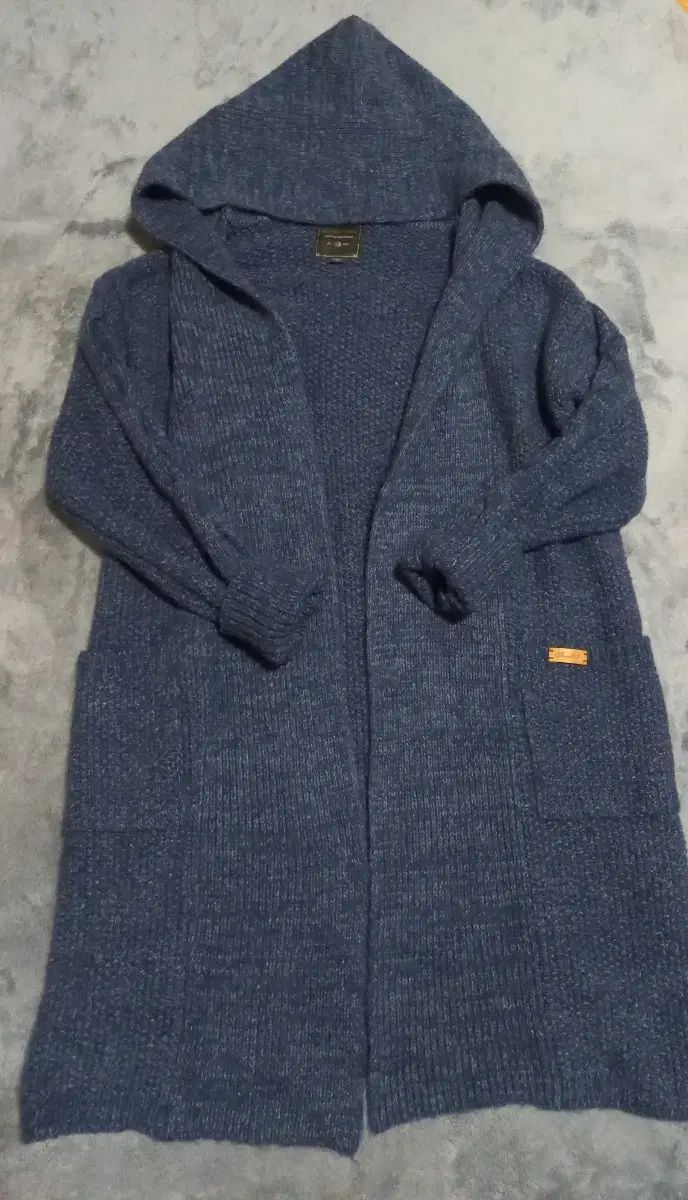 サースデーアイランド フード付きニット カーディガン