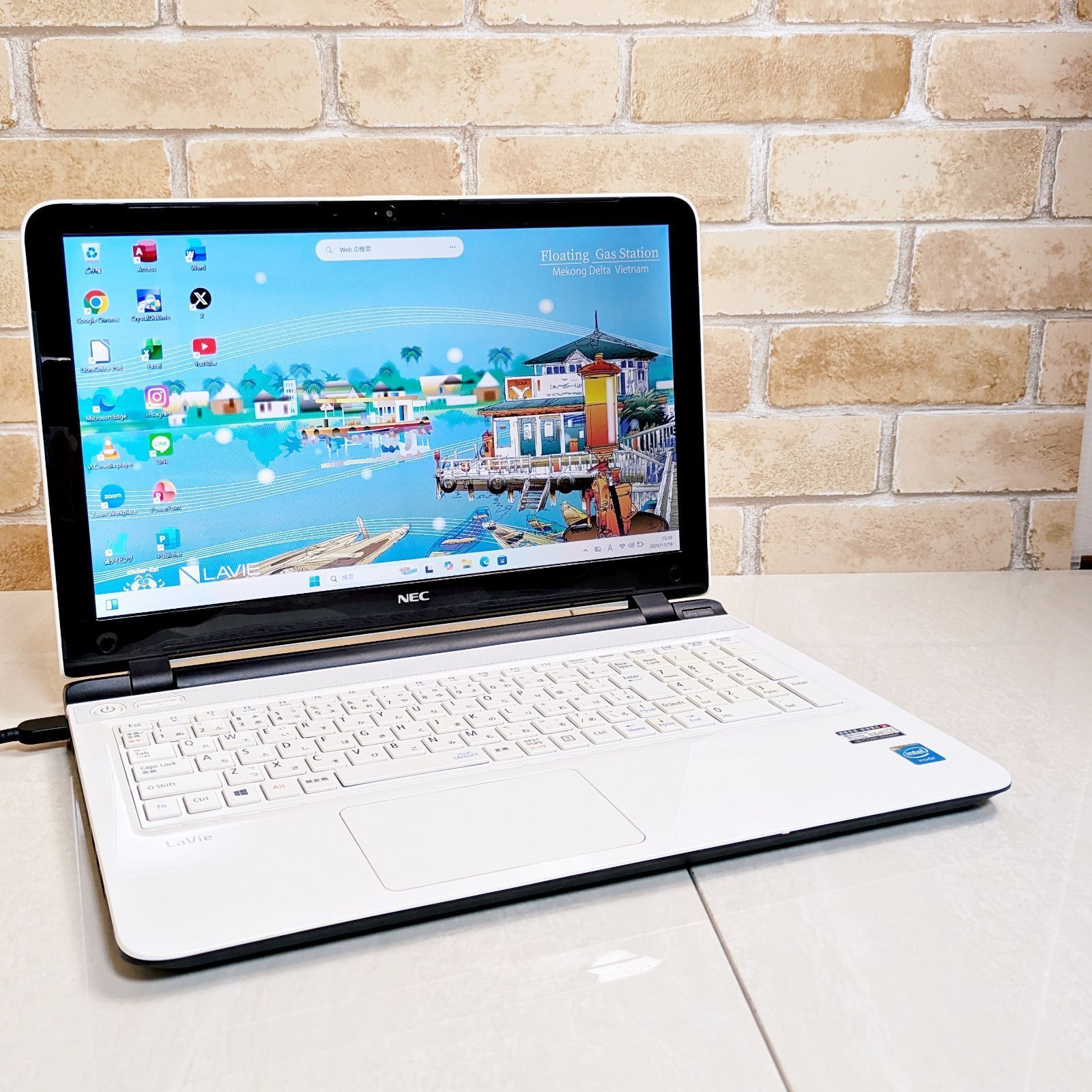 オフィス付き/新品SSD/メモリ8GB☆初心者OK！Office2021 すぐ使える