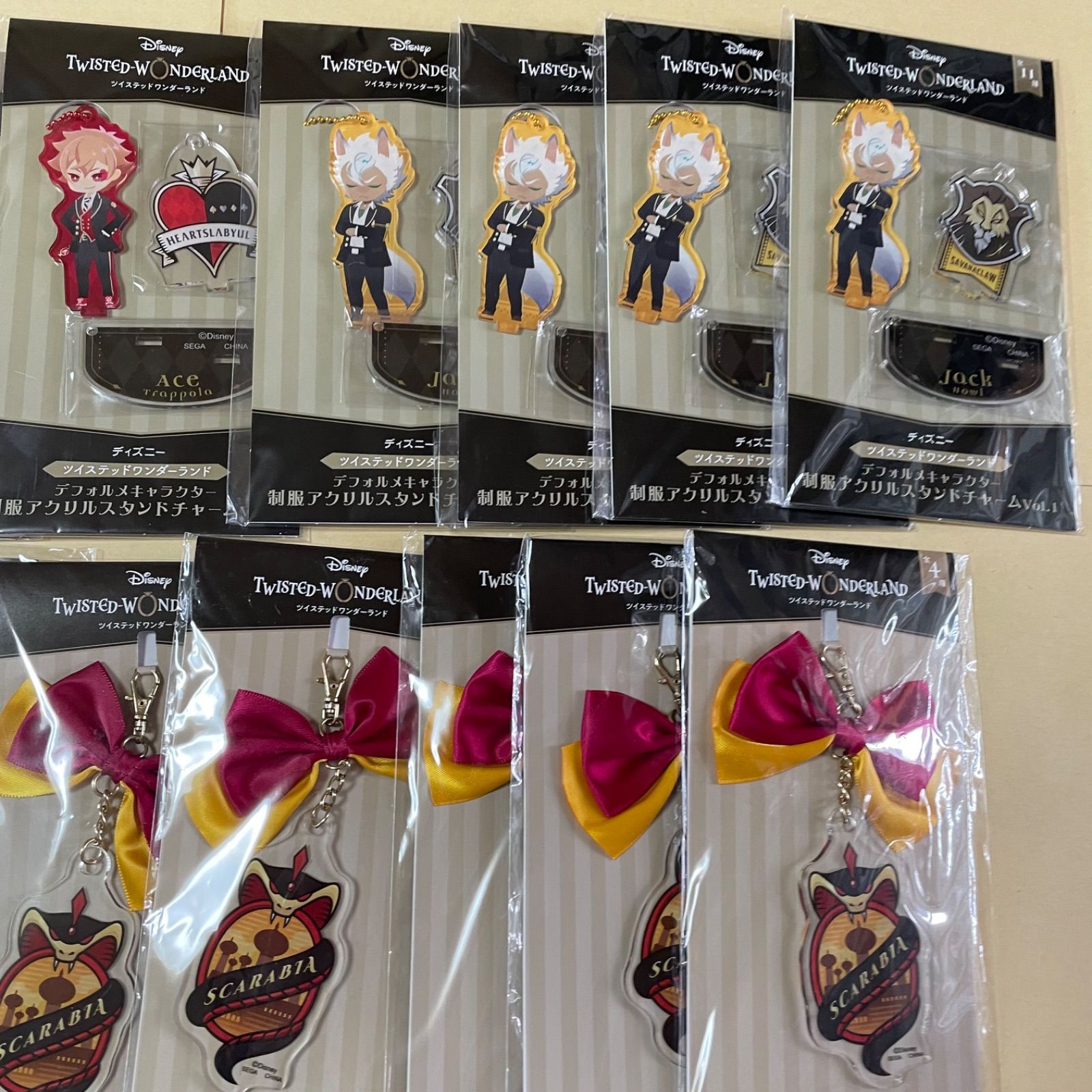 ツイステ　アクリルスタンドチャーム ツイステッドワンダーランド ツイステ アクリルスタンドチャーム 制服