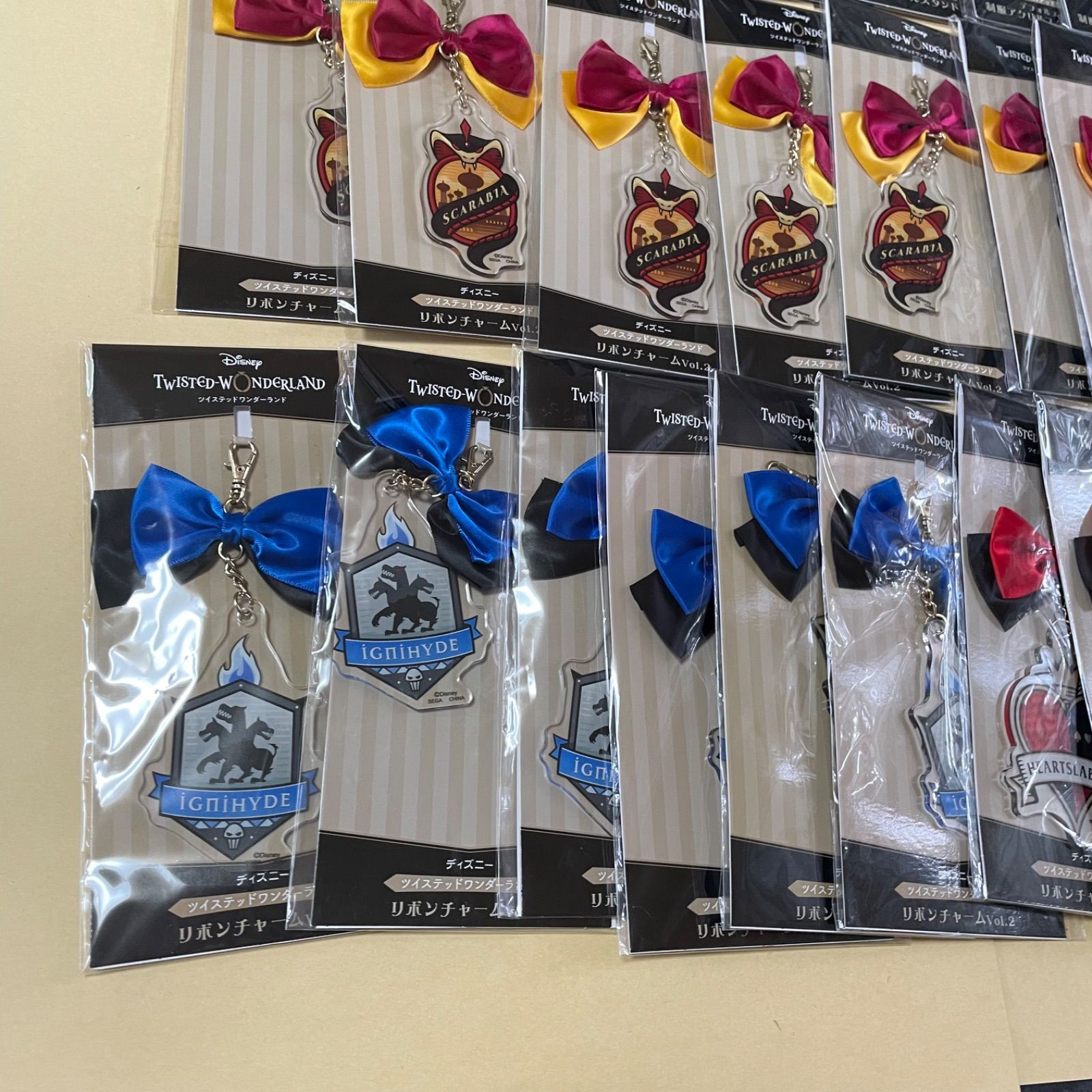 ツイステッドワンダーランド ツイステ アクリルスタンドチャーム 制服