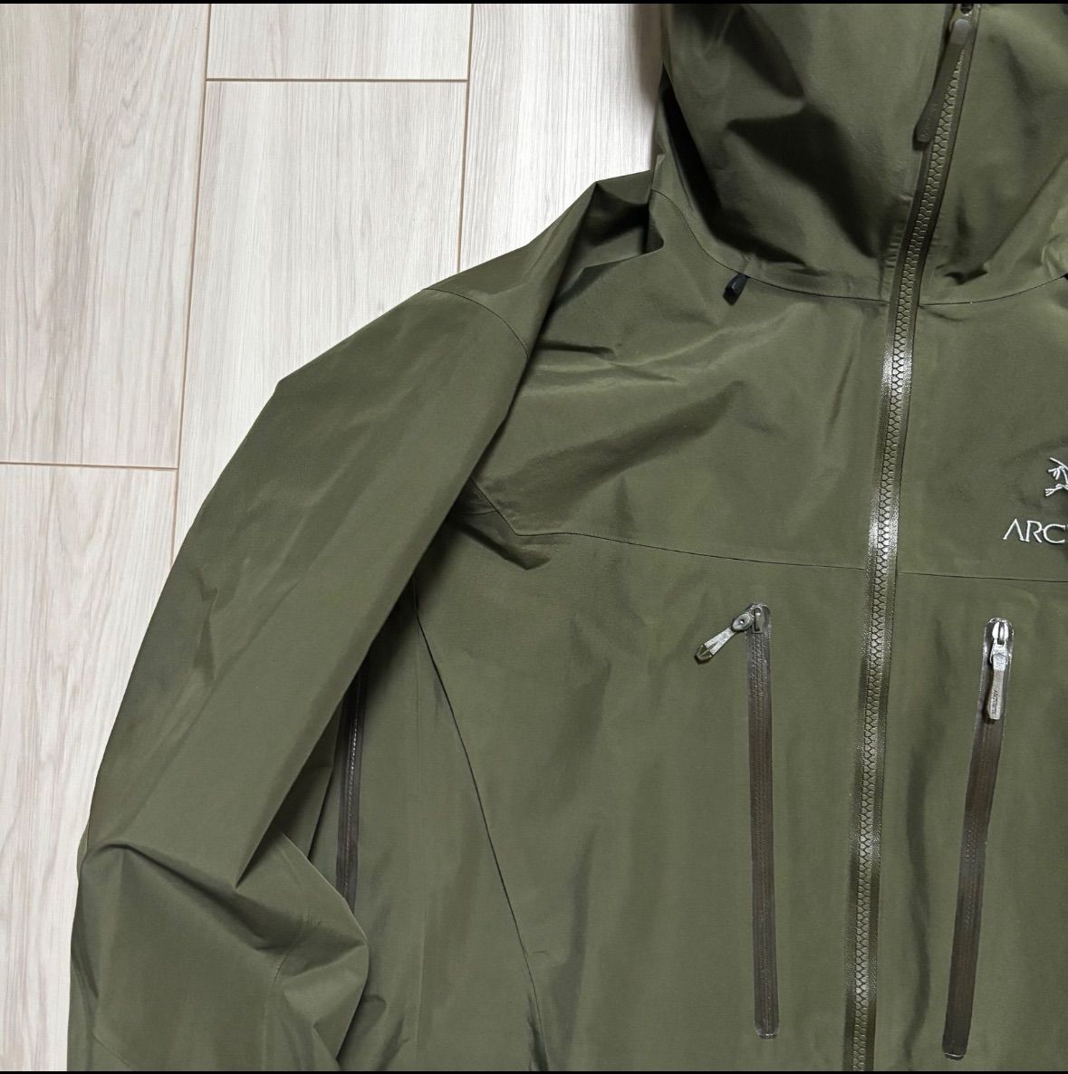 アークテリクス アルファSV メンズL カーキ tatsu ゴアテックス ALPHA
