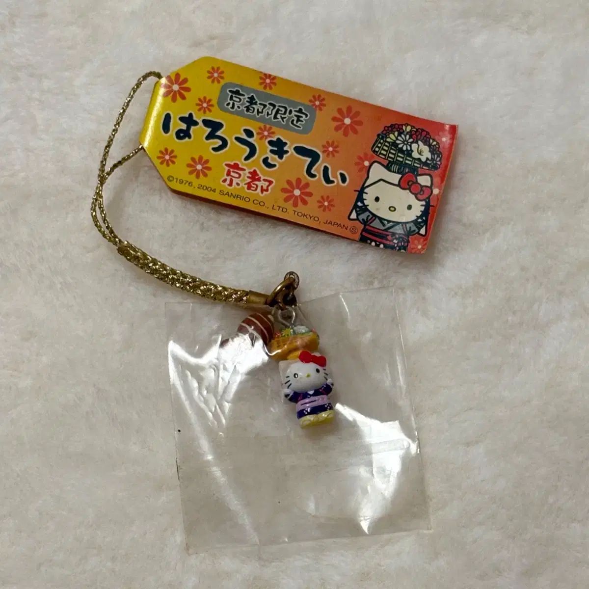 希少レア　ハローキティ　海外限定　USA ストラップ　チャーム　2004 レトロ 希少レア ハローキティ 海外限定 USA ストラップ チャーム 2004 レトロ