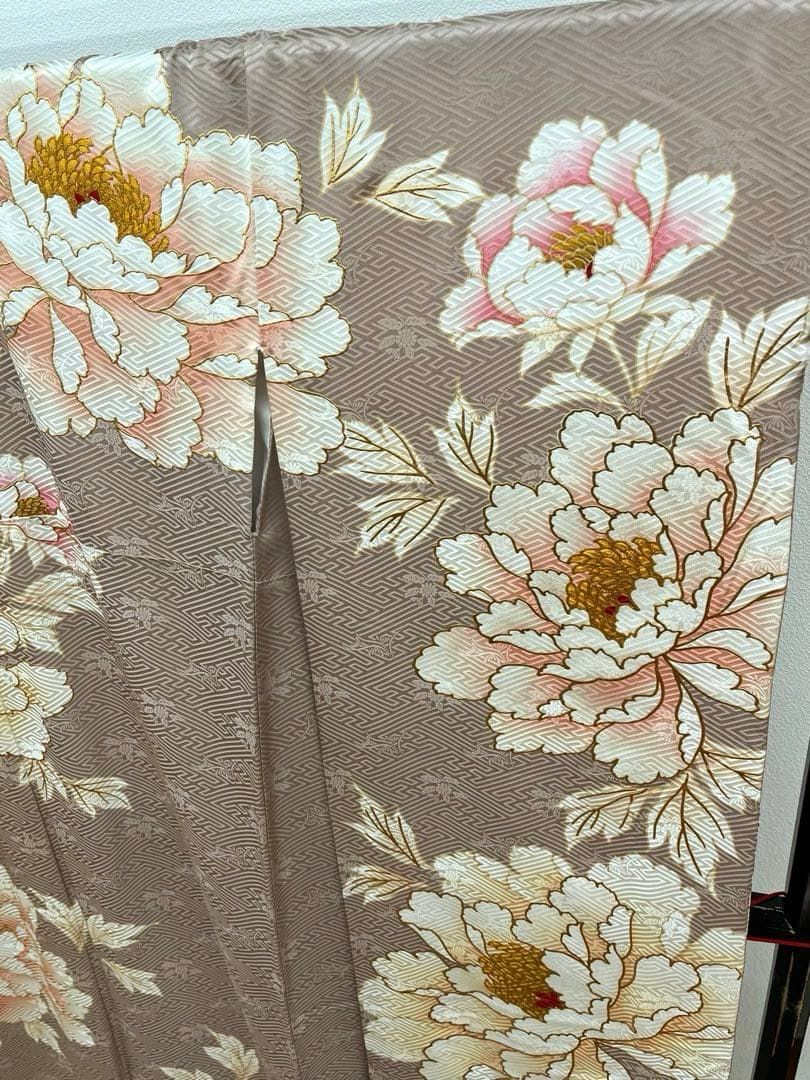 くすみカラー 大輪牡丹 振袖 金駒 金彩 紋意匠 正絹 撥水加工済 MO 3255