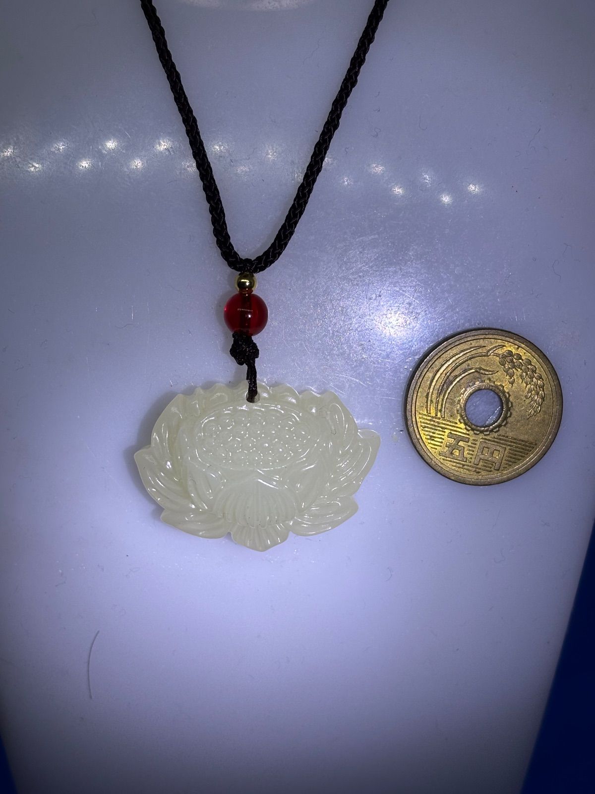 清代 和田玉 彫刻　蓮花童子 恵比寿　ペンダント 和田玉 蓮花精雕ペンダント 23×34×13mm 12.8g 5780 - メルカリ
