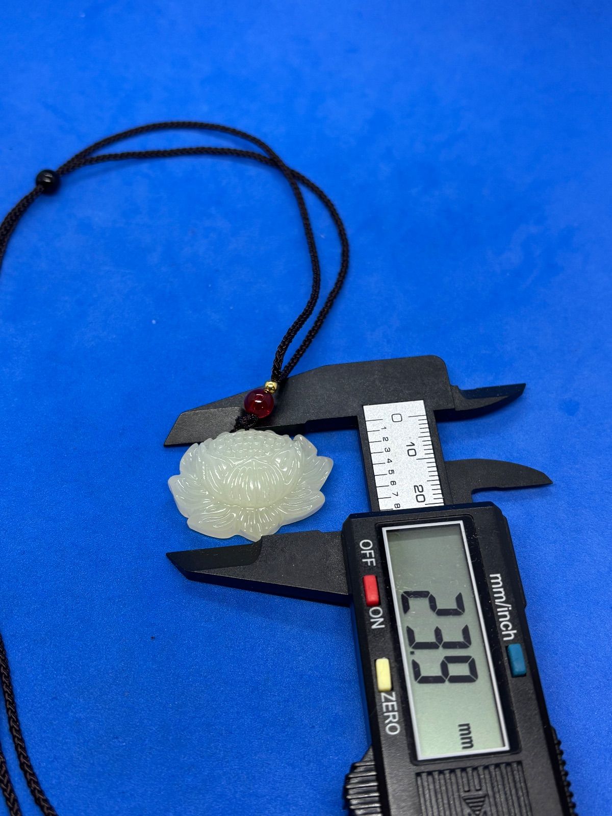 和田玉 蓮花精雕ペンダント 23×34×13mm 12.8g 5780 - メルカリ