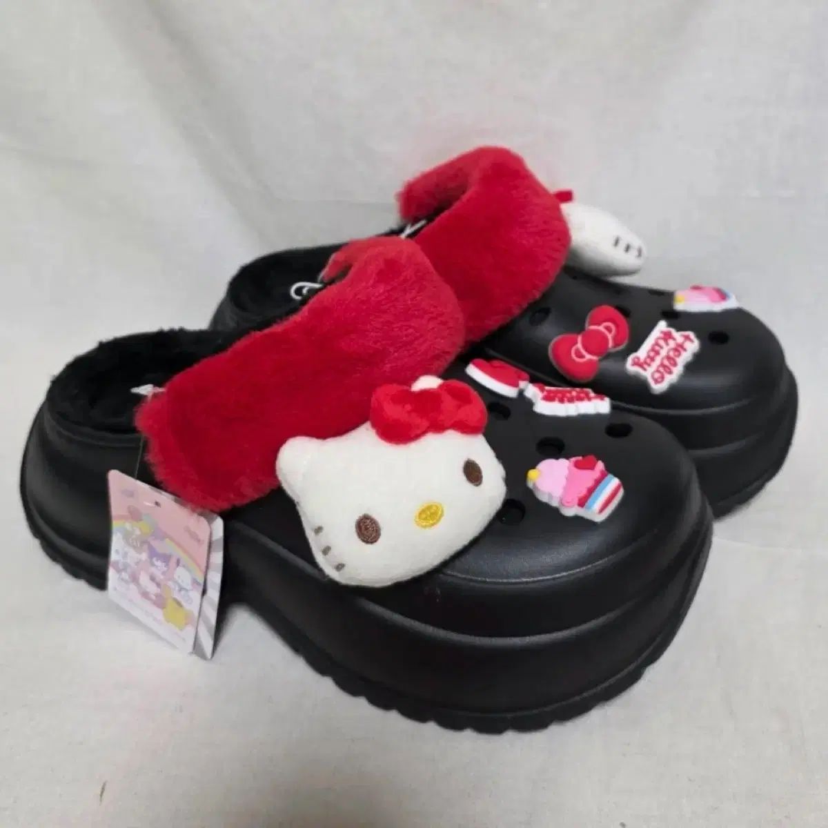 ハローキティ レッド ファー Crocs
