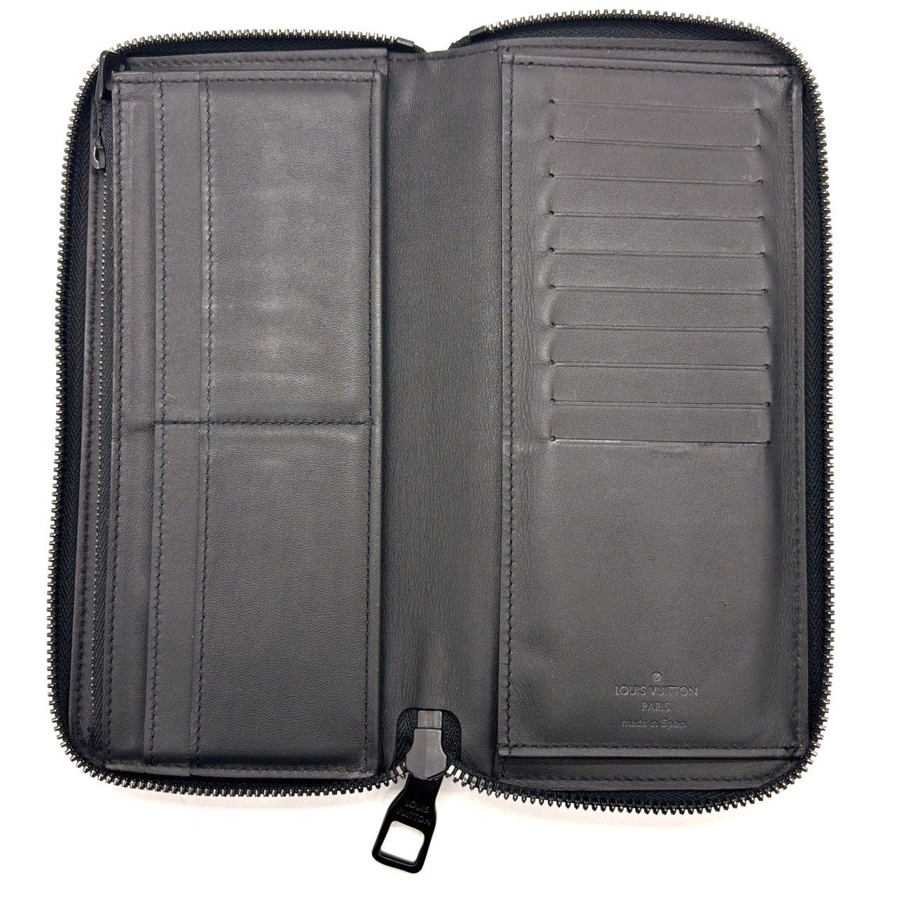 黒に宿る知性✨極上美品✨ LOUIS VUITTON トリヨン ジッピーウォレット