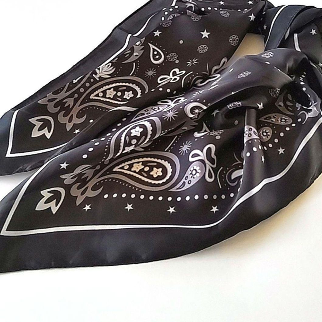新品 70cm ブラック スター 大判 ペイズリー柄 シルク風 スカーフ 成人