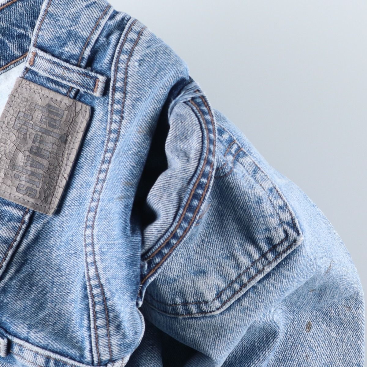 テーパードデニムパンツ