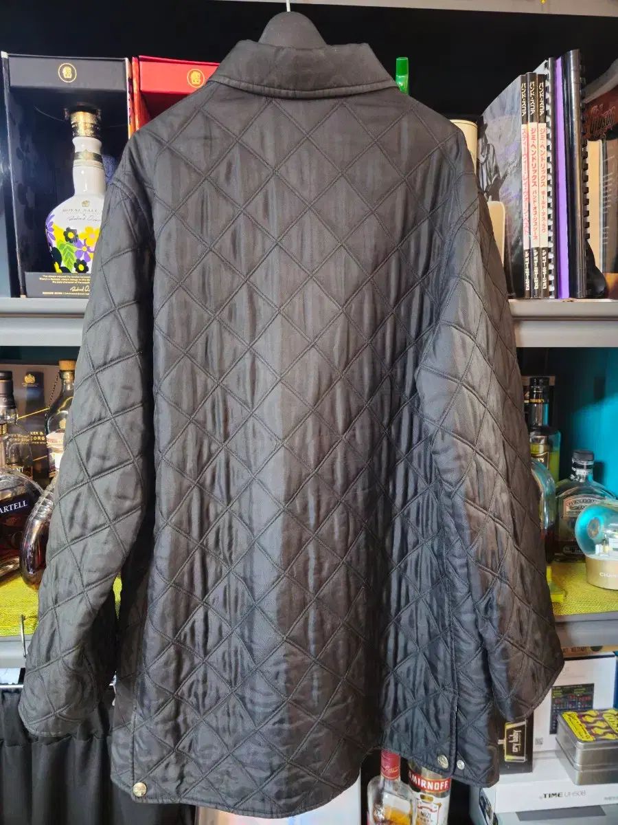 美品 Ferragamoフェラガモ キルティングジャケット ブラック FERRAGAMO（フェラガモ） サルヴァトーレフェラガモ Salvatore