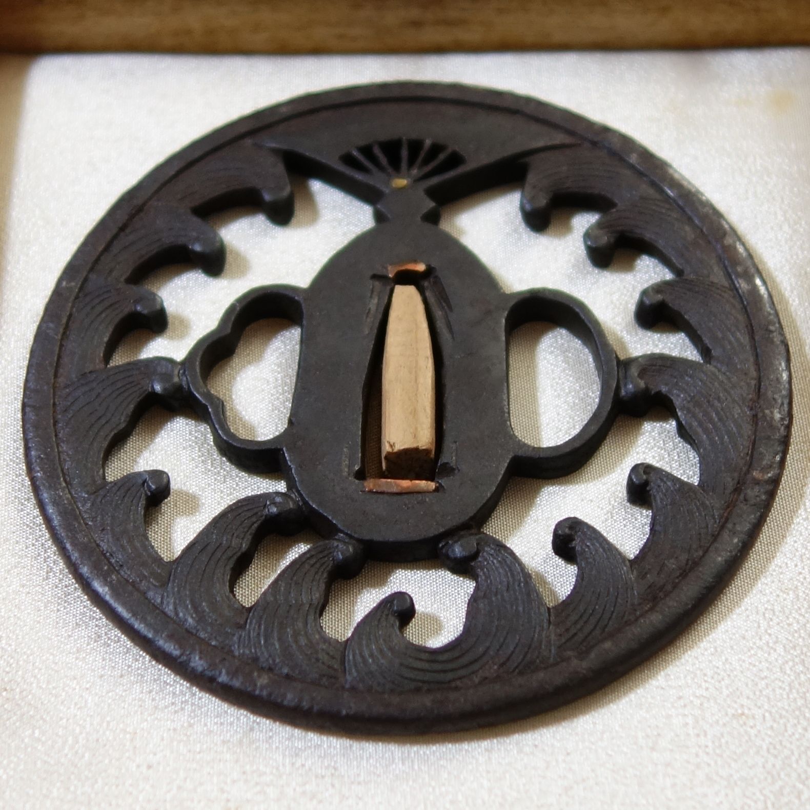 鍔 【 鉄地 扇の的透鍔 】(鍔箱付き) 日本刀 刀装具 鐔 骨董 古美術