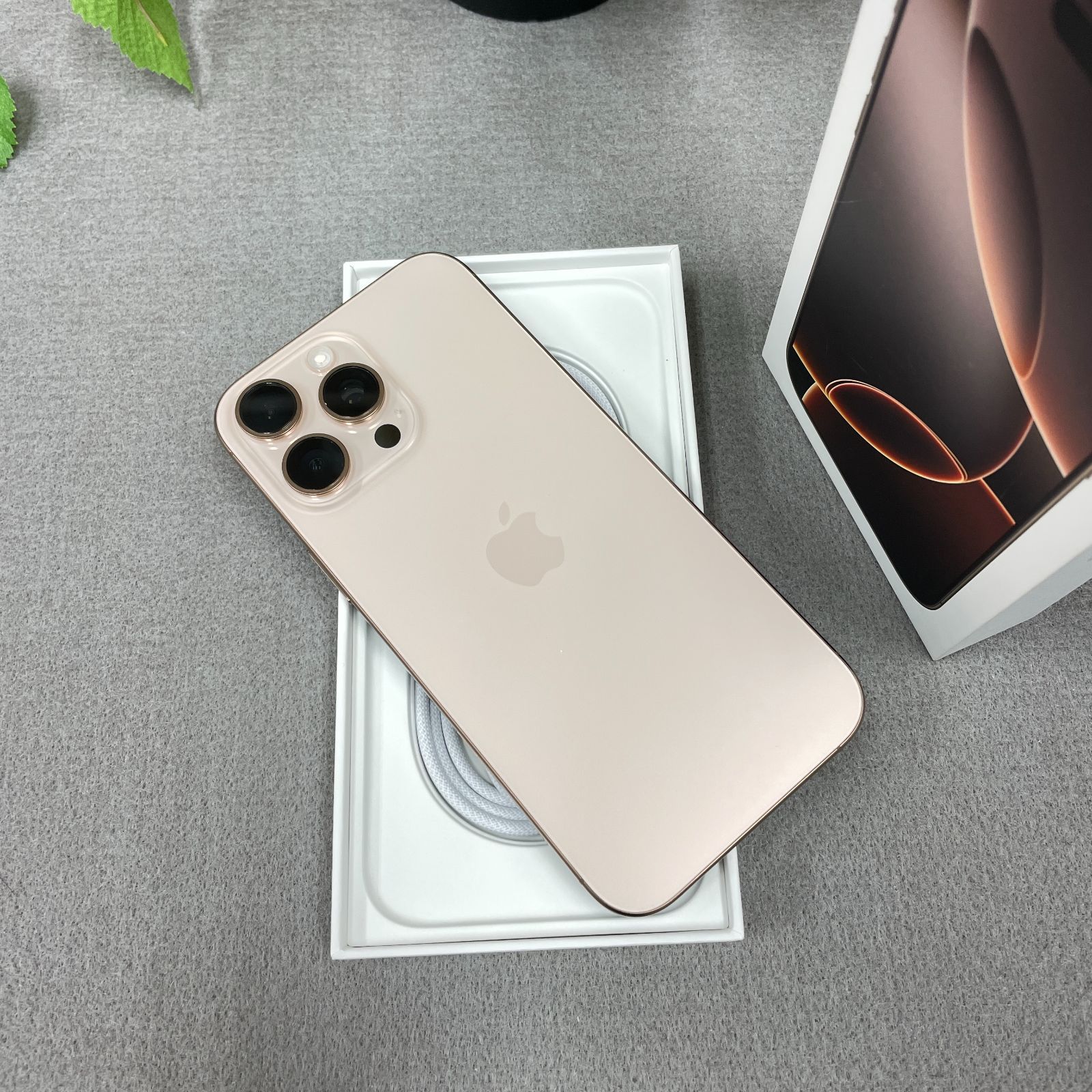 新品同様 iPhone 16Promax 256GB デザート 国内版 SIMフリー 送料無料