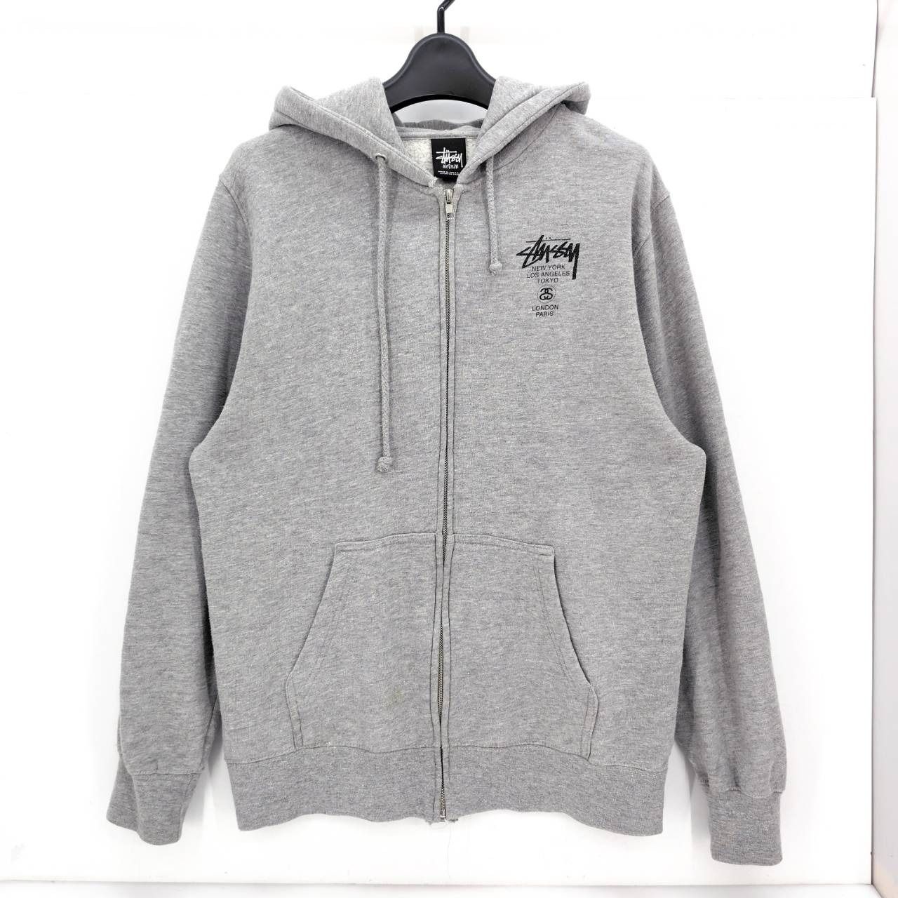 05w18012 ステューシー STUSSY ワールドツアー ジップアップパーカー