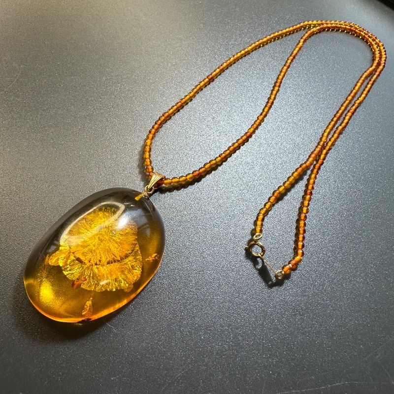 琥珀ネックレス　琥珀ビーズ　k18 vintage】K18金具 大粒天然琥珀 ネックレス 琥珀ビーズ GT-R6 - メルカリ