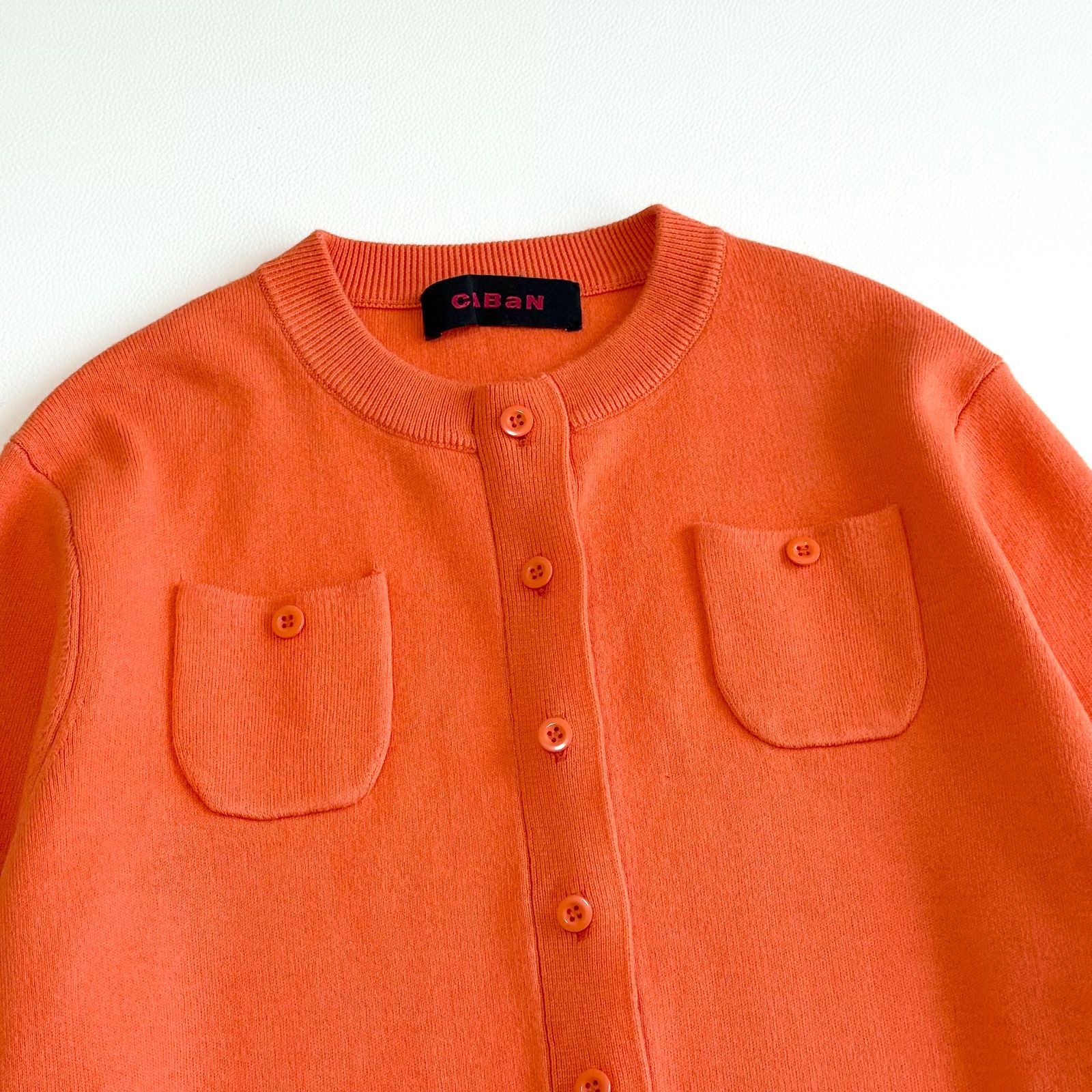 CABAN オレンジ ボタン付きカーディガン CABAN オレンジ ボタン付きカーディガン CABAN オレンジ ボタン付き