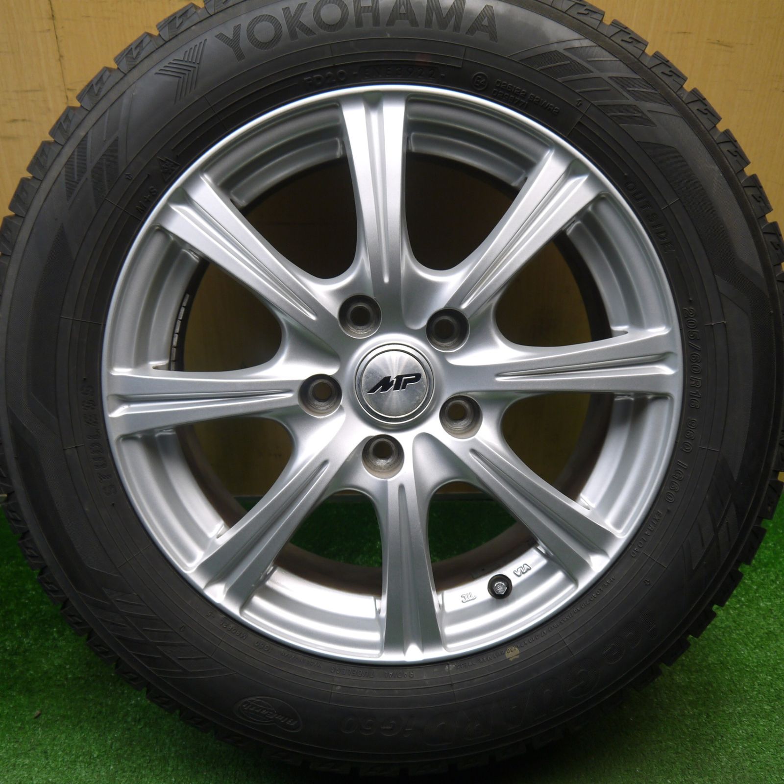 ヨコハマ アイスガードie60バリ溝・24製・195/60/17 ヨコハマ アイスガードie60バリ溝・24製・195/60/17 人気