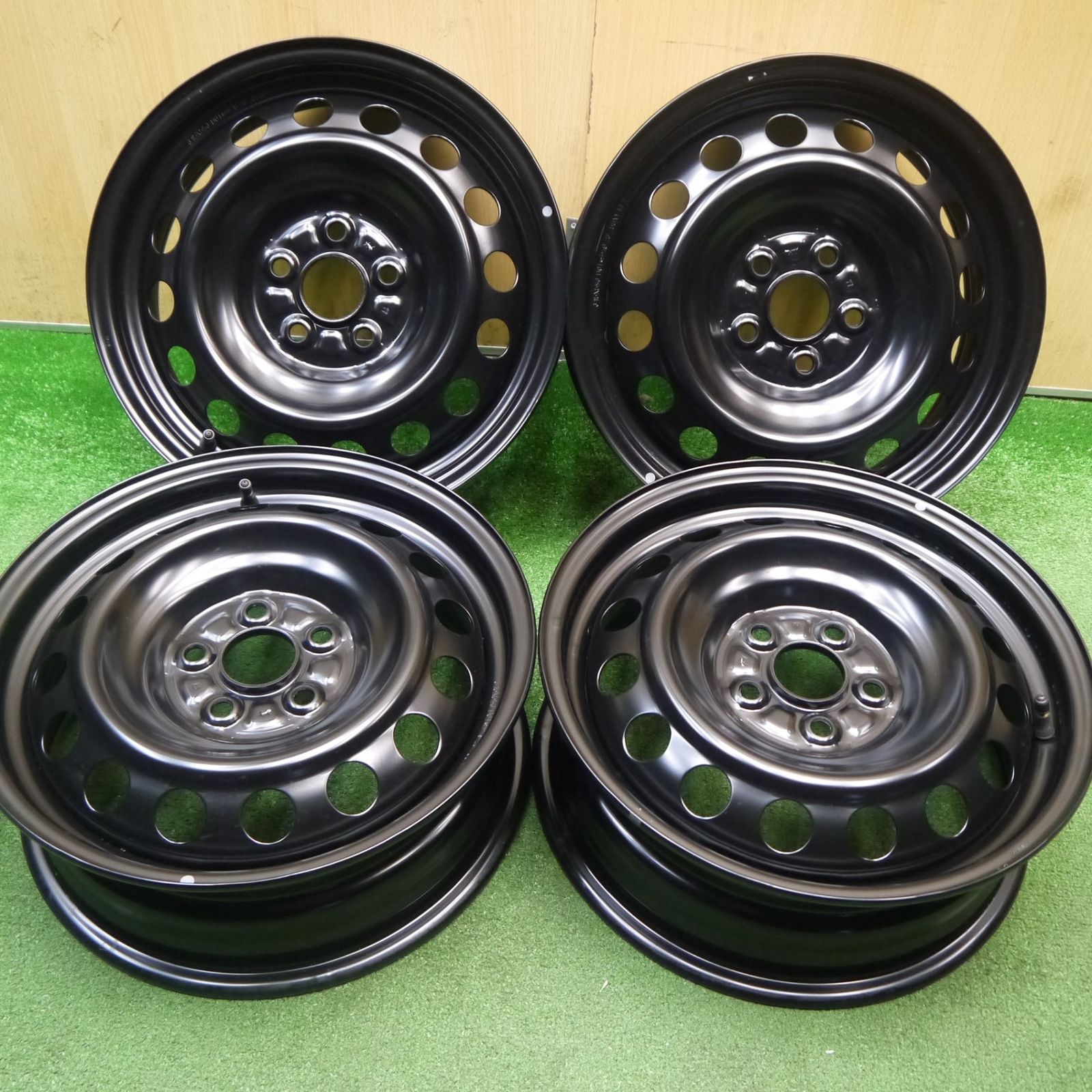 【2本です】トヨタ シエンタＺ15インチ 純正スチールホイール 2本 新車外し 送料無料] 新車外し☆トヨタ シエンタ 純正 スチール ホイール 15