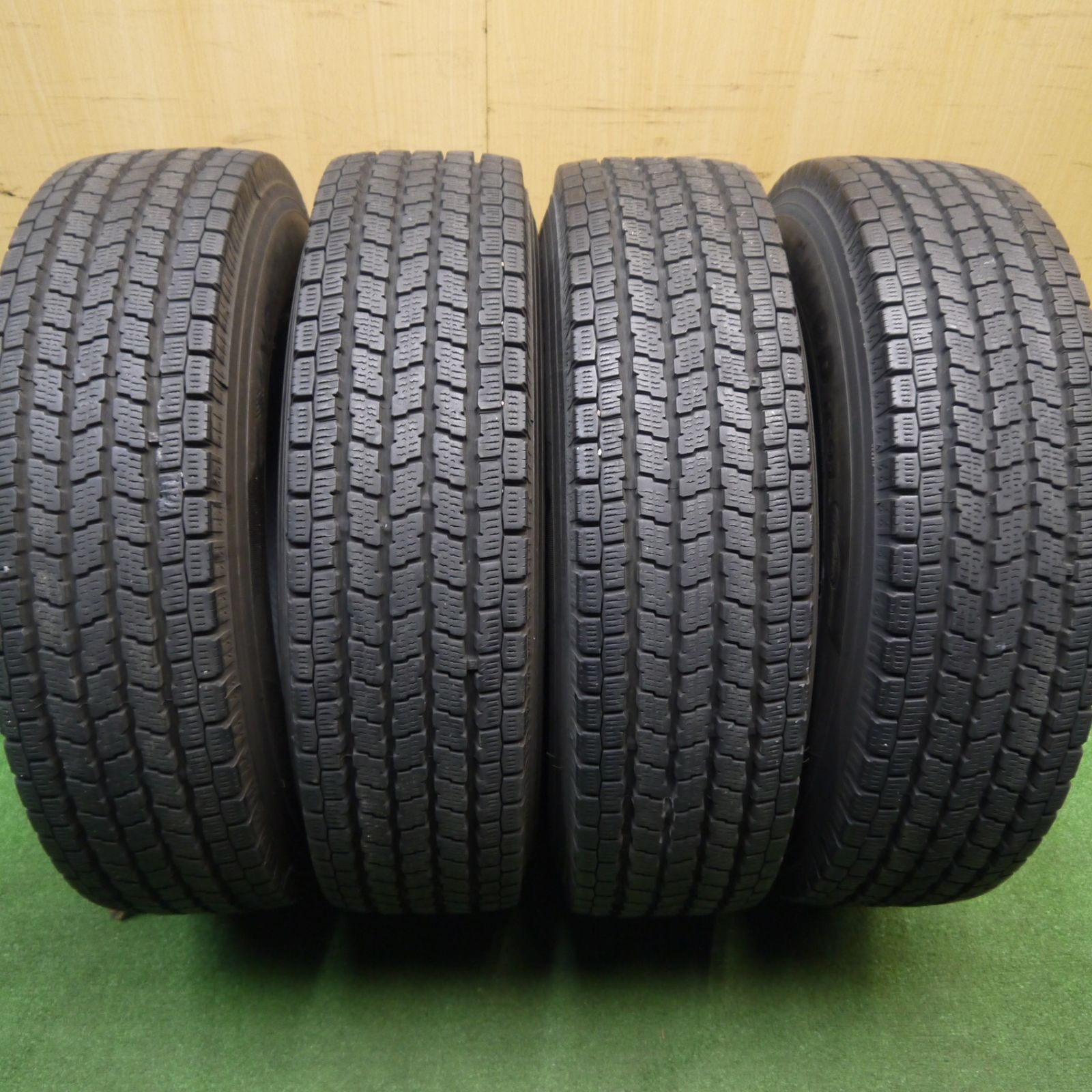 バリ溝！21年！9.5分☆スタッドレス 195/80R15 107/105L ヨコハマ 
