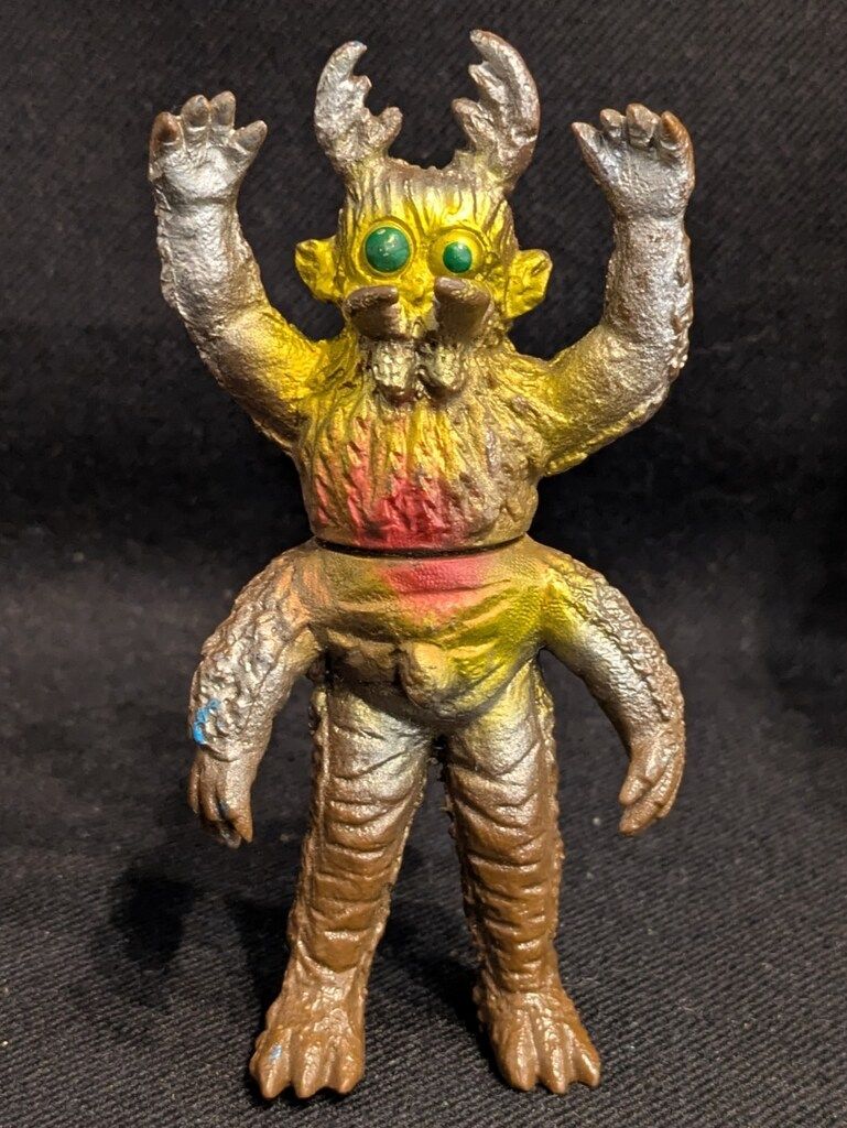 タカトク　メガロマン　黒星怪獣ゴラン Amazon.co.jp: 当時物タカトク メガロマン 黒星怪獣 ゴラン ソフビ