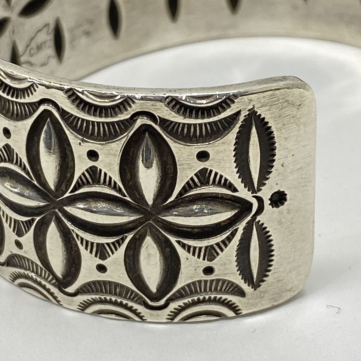 価格ご相談ください！ナバホ　カルヴィンマルチネス　バングル　シルバー925 価格ご相談ください！ナバホ カルヴィンマルチネス バングル シルバー