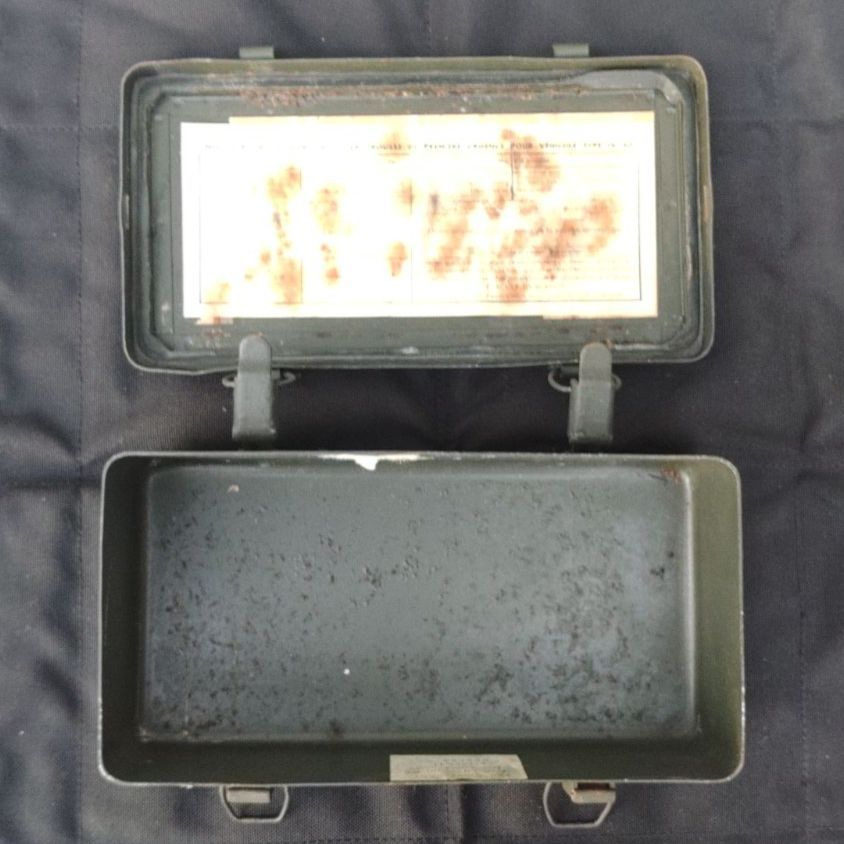 フランス軍実物】 FIRST AID KIT CASE メディカルケース - メルカリ