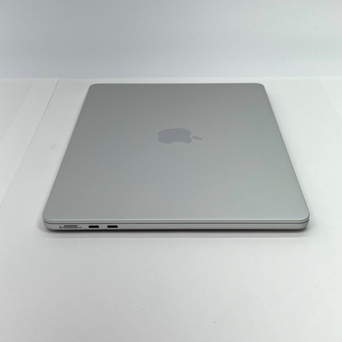 新品同様 美品 MacBook Air 13インチ M4 2025 10コアCPU 8コアGPU