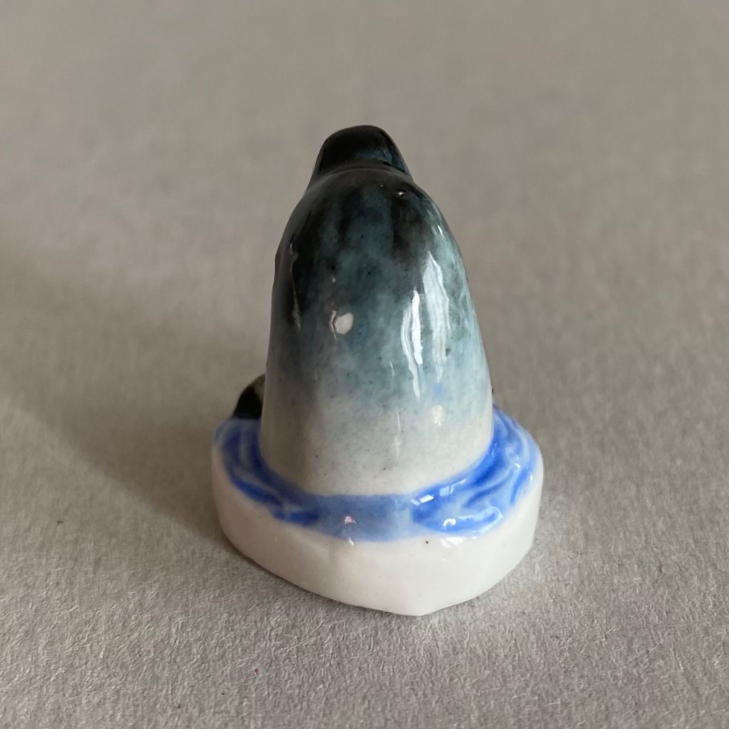 イルカのフェーブ／海の生き物フランス雑貨／陶器ミニチュア